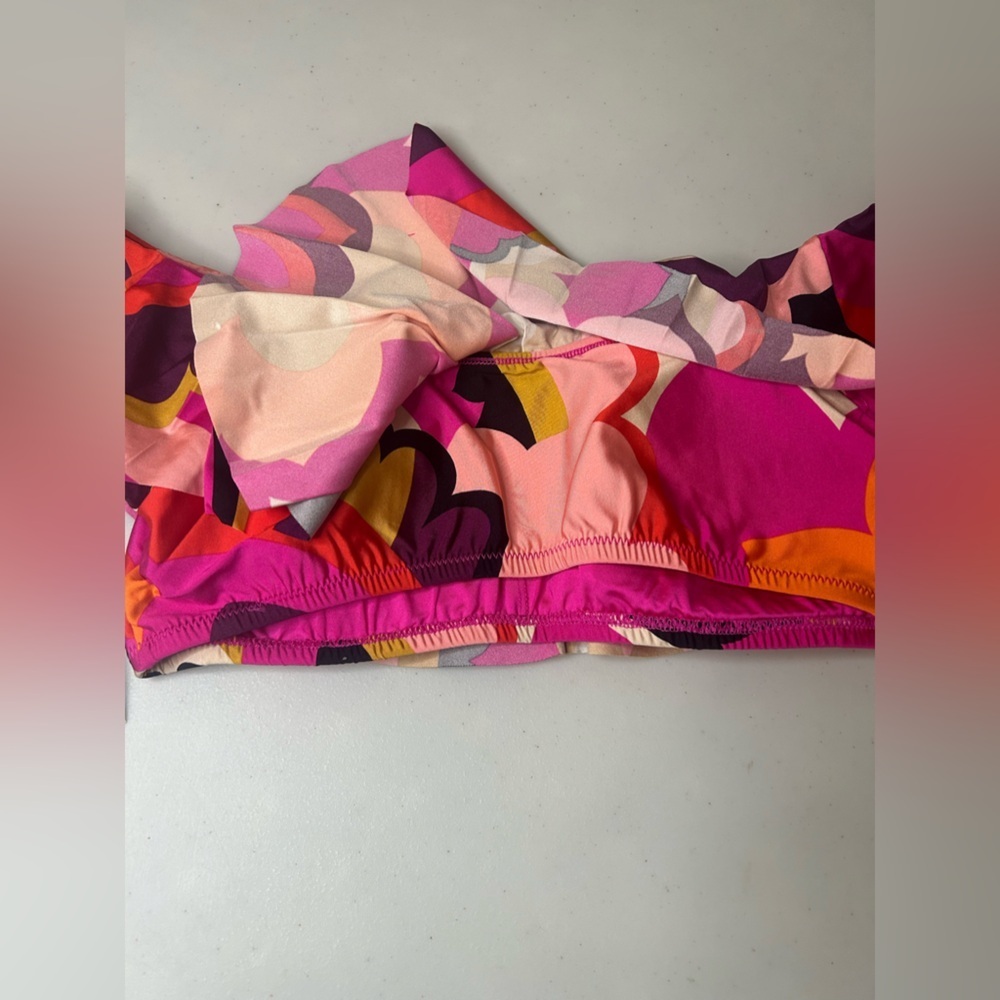 Trina Turk Fan Faire Off The Shoulder Ruffle Bandeau Swim Top Size 8 NWT - Picture 5 of 6